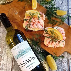 Smörrebröd och vitt vin.